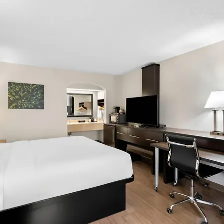 Quality Inn & Suites Monticello-3